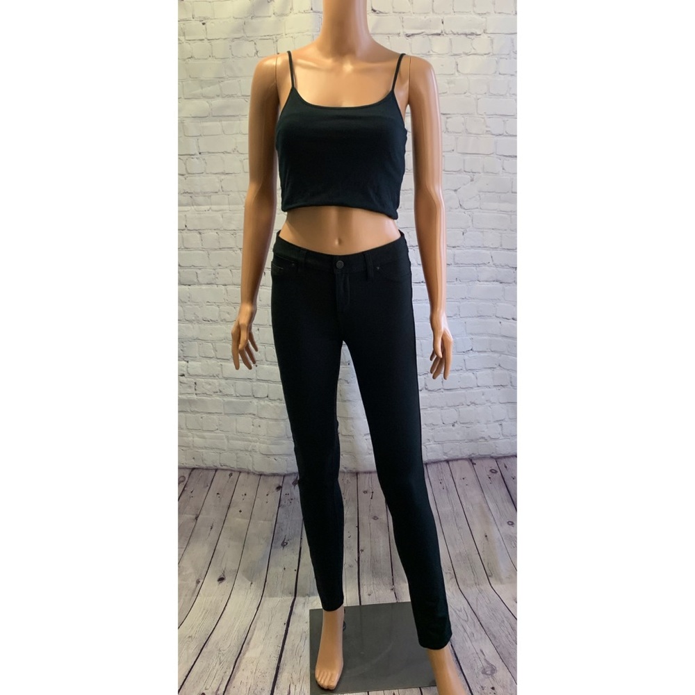 Calvin Klein size 4 NWOT Black Skinny Jeans